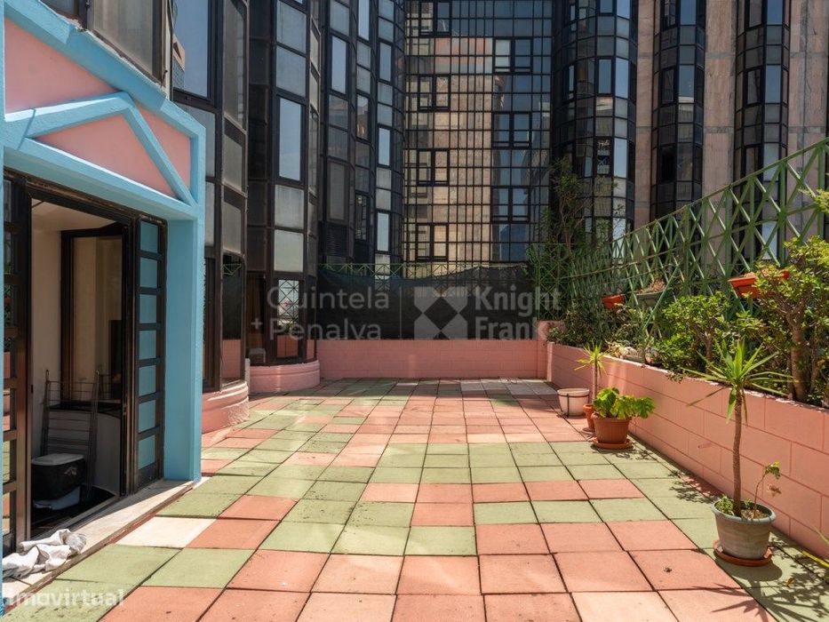 Apartamento T4 para arrendamento com móveis nas Amoreiras