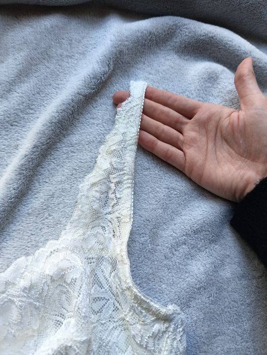 Biustonosz kremowy, stanik koronkowy 85D