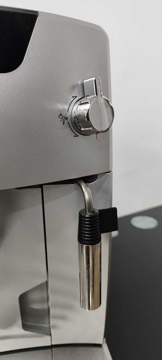 Кавомашина DeLonghi Magnifica ESAM 04.110 S – практично нова!