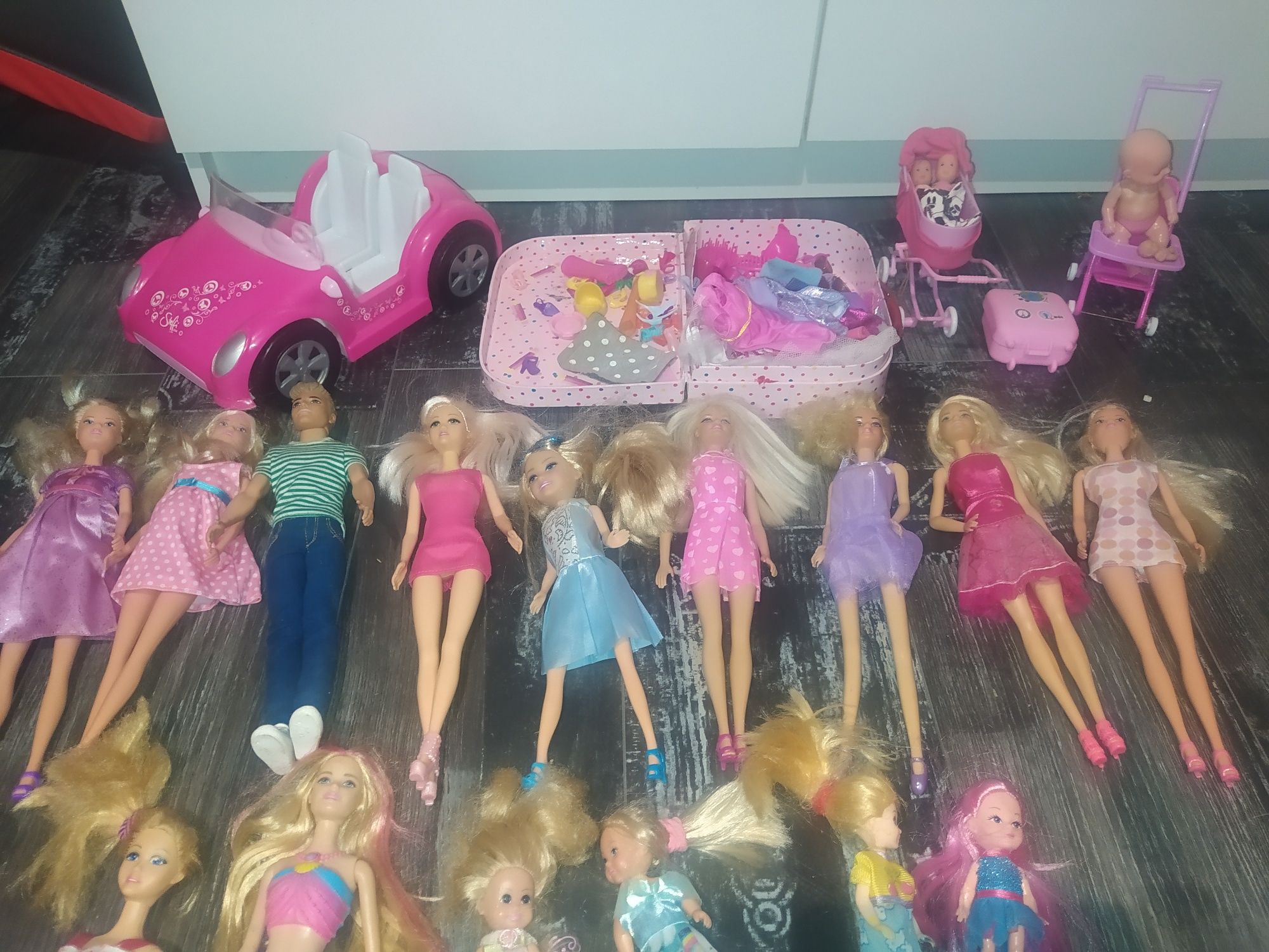 Duży zestaw lalek barbie i ken, dzieci, auto i wozki