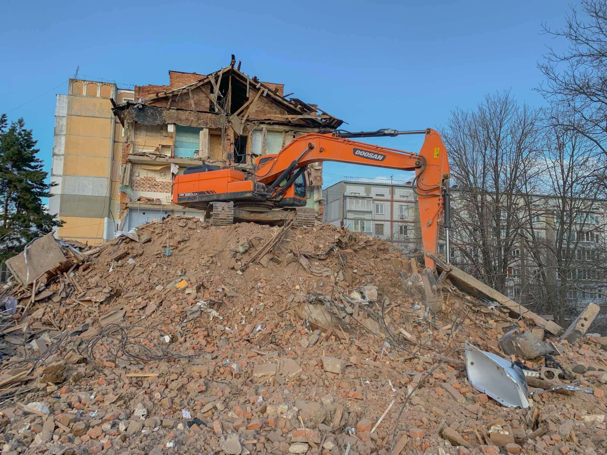 Демонтаж зданий домов построек труб цеха экскаватор снос ручной разбор