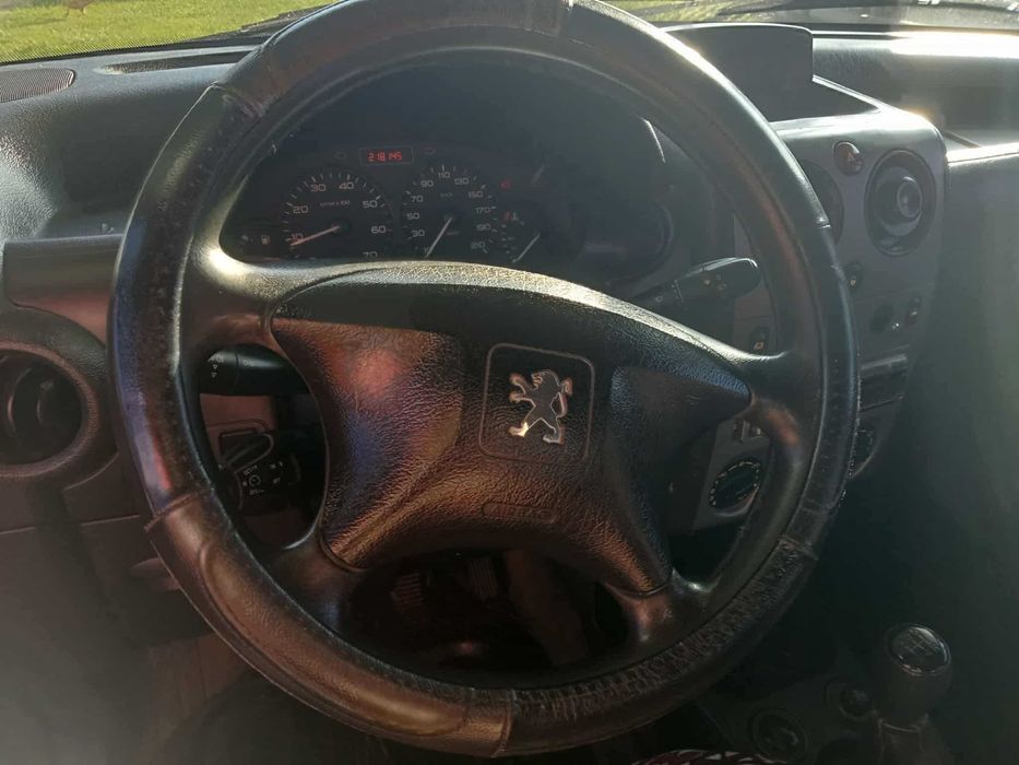 Авто Пежо Рартнер