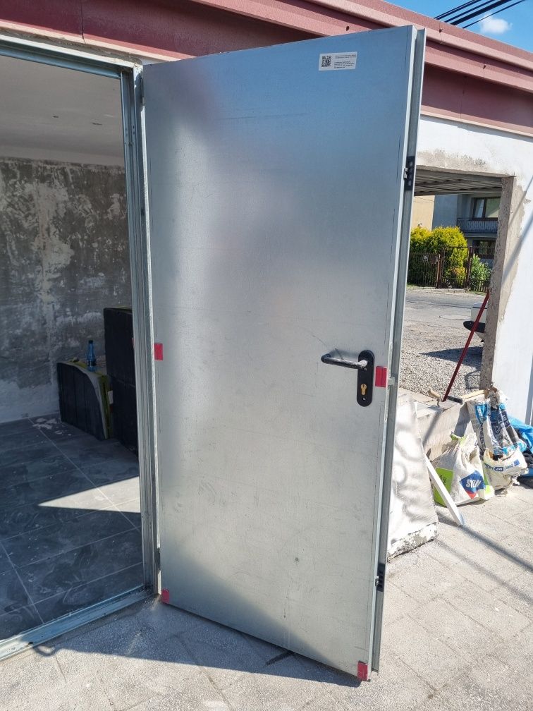Drzwi techniczne ocynk 80