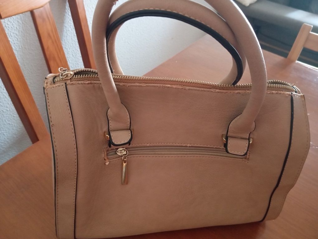 Mala de mão marca Bimba Y Lola