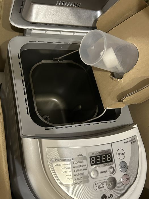 Міні-хлібопекарня LG HB-206CE