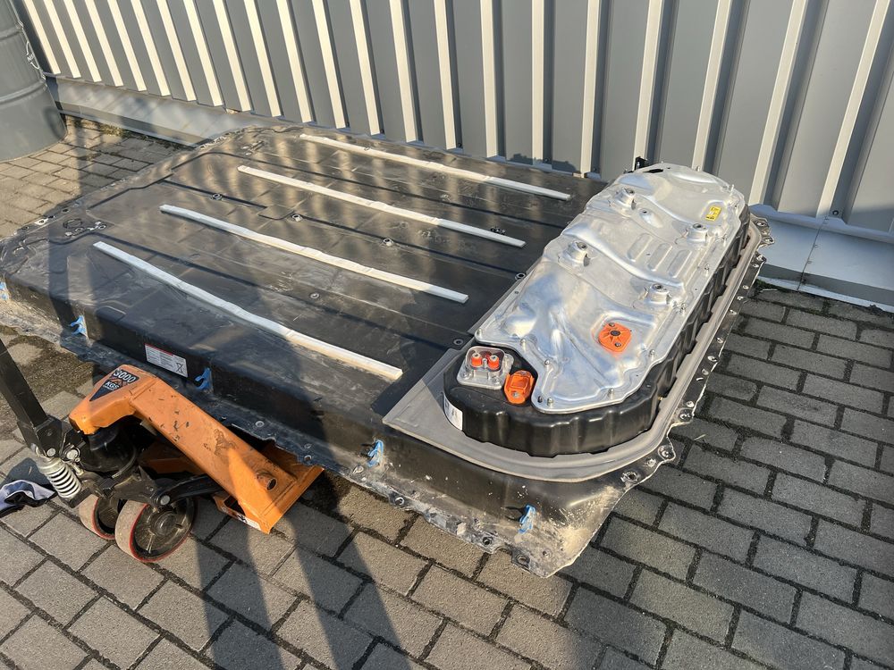 Продам акомулятор Батарея цілу чи по ячейках від Tesla 3  75 кВт