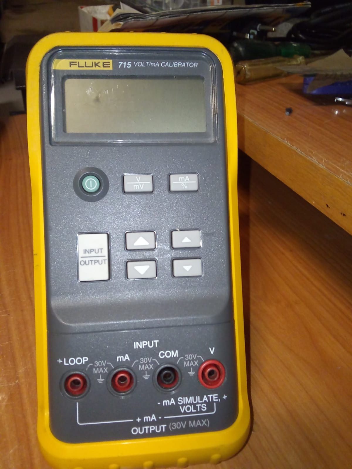 Fluke 715 Voltma calibrador