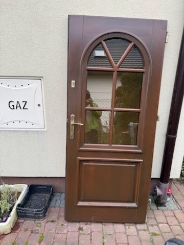 Drzwi zewnętrzne drewniane grube