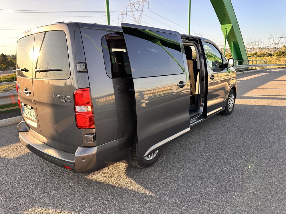 Wynajem Busa 9 osobowy Toyota ProAce long 2023