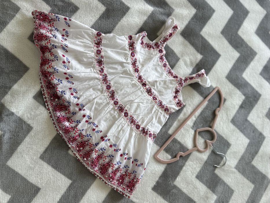 Костюм, комбінезон, спідниця, плаття на дівчинку