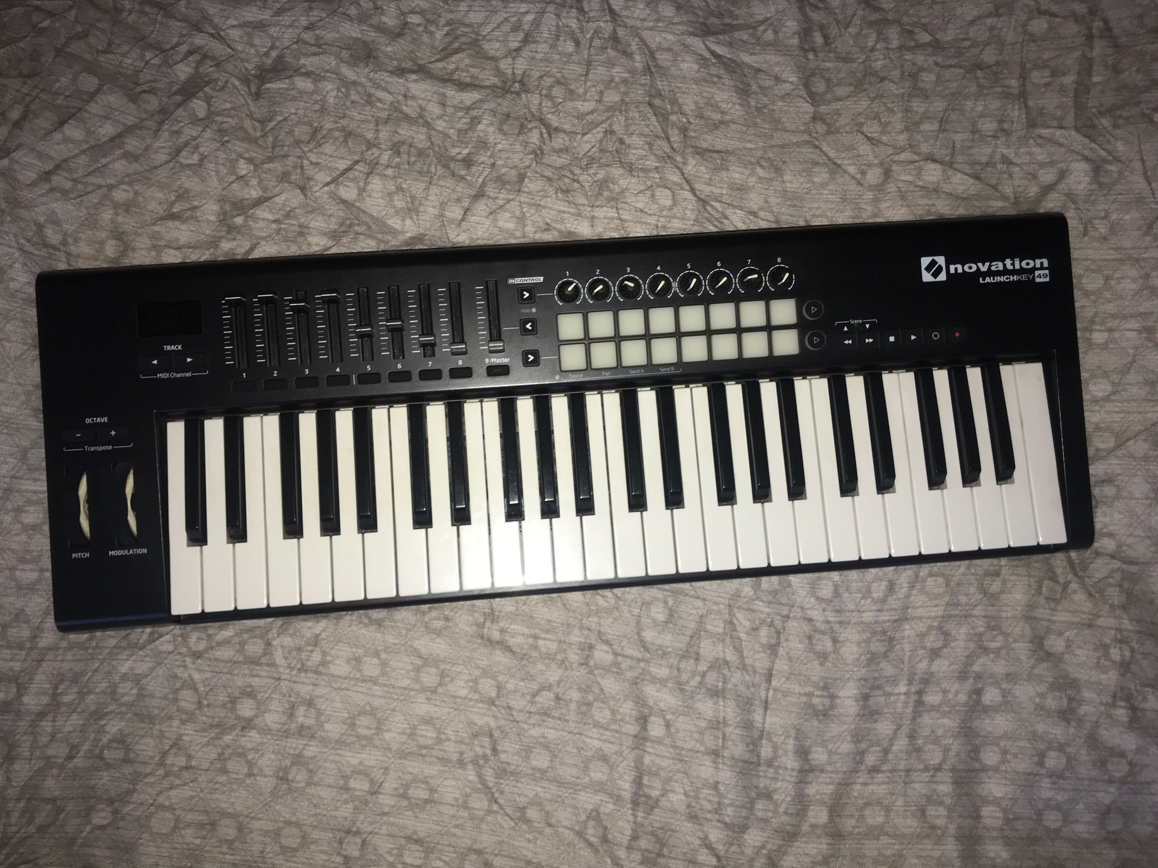 MIDI клавіатура Launchkey 49 MK2