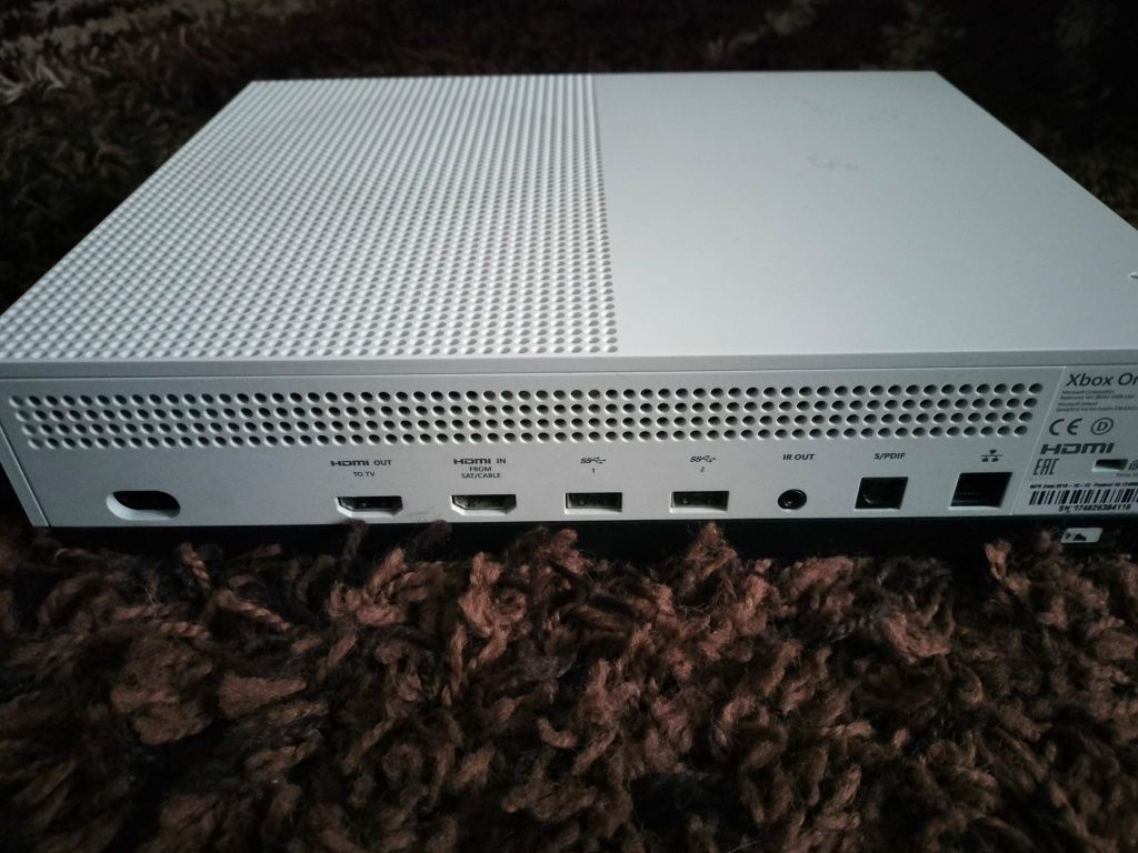 Xbox one s z grami i akcesoriami