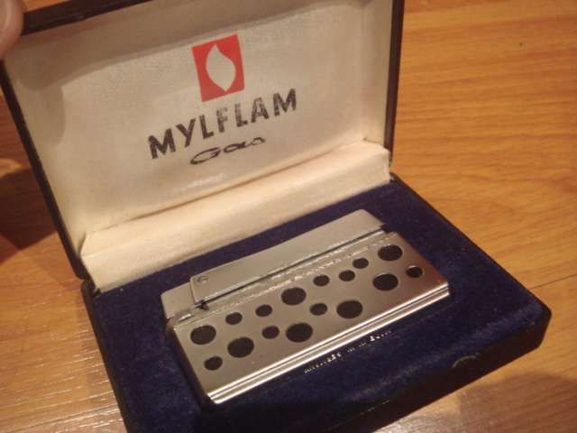 Isqueiro antigo maruman gas e MYFLAM Germany em caixa