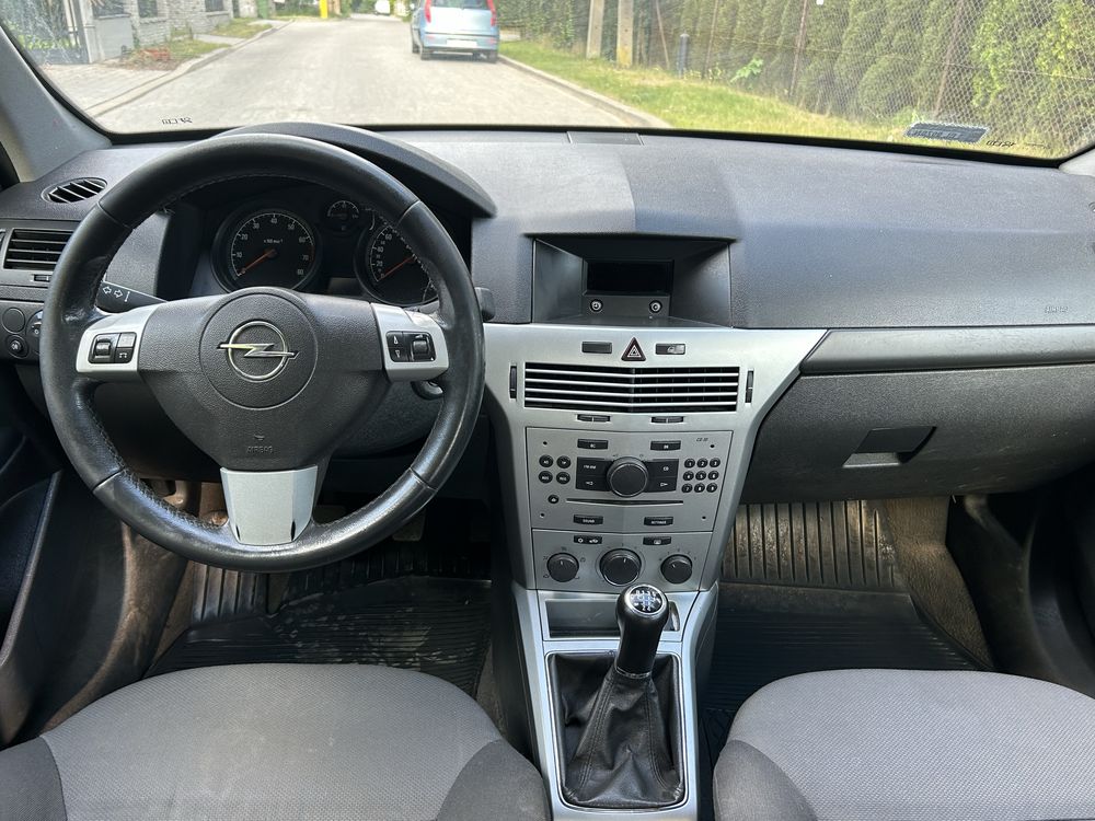 Opel Astra_1.6_Salon Polska_2 WŁ_Klimatyzacja_2011r_