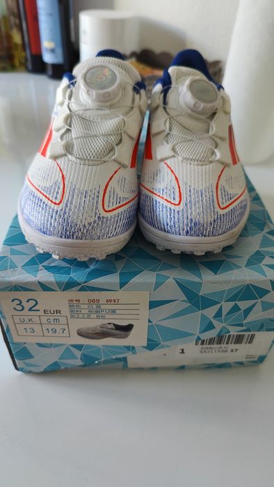 Chuteiras de relva sintética