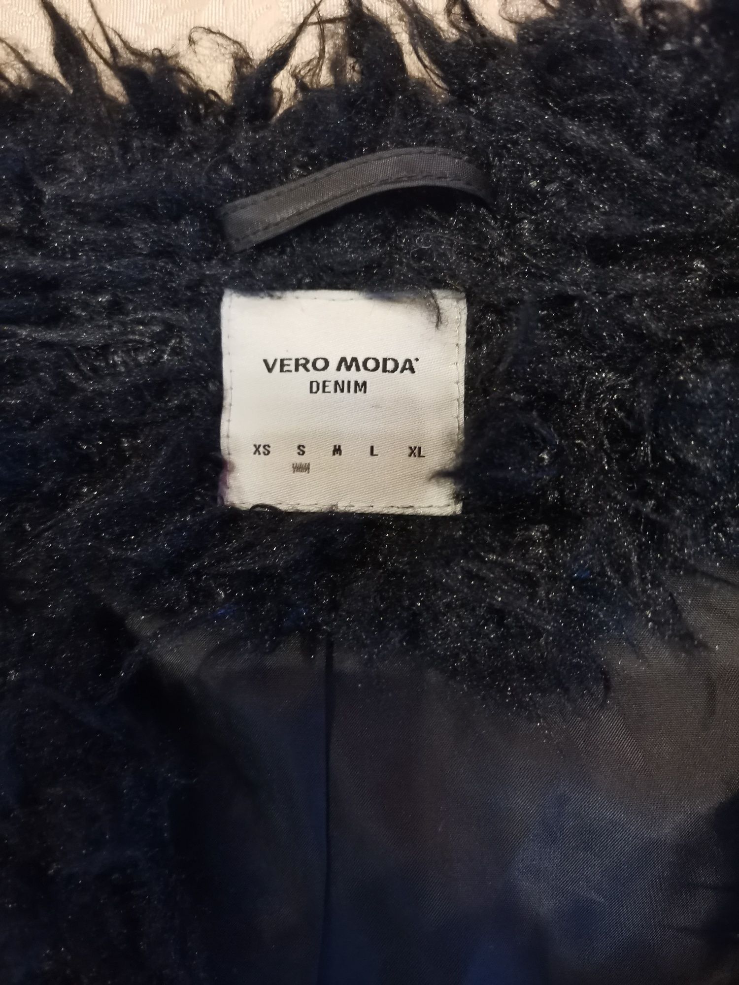 Kamizelka damska, misio, futerko Vero Moda rozm S, czarna