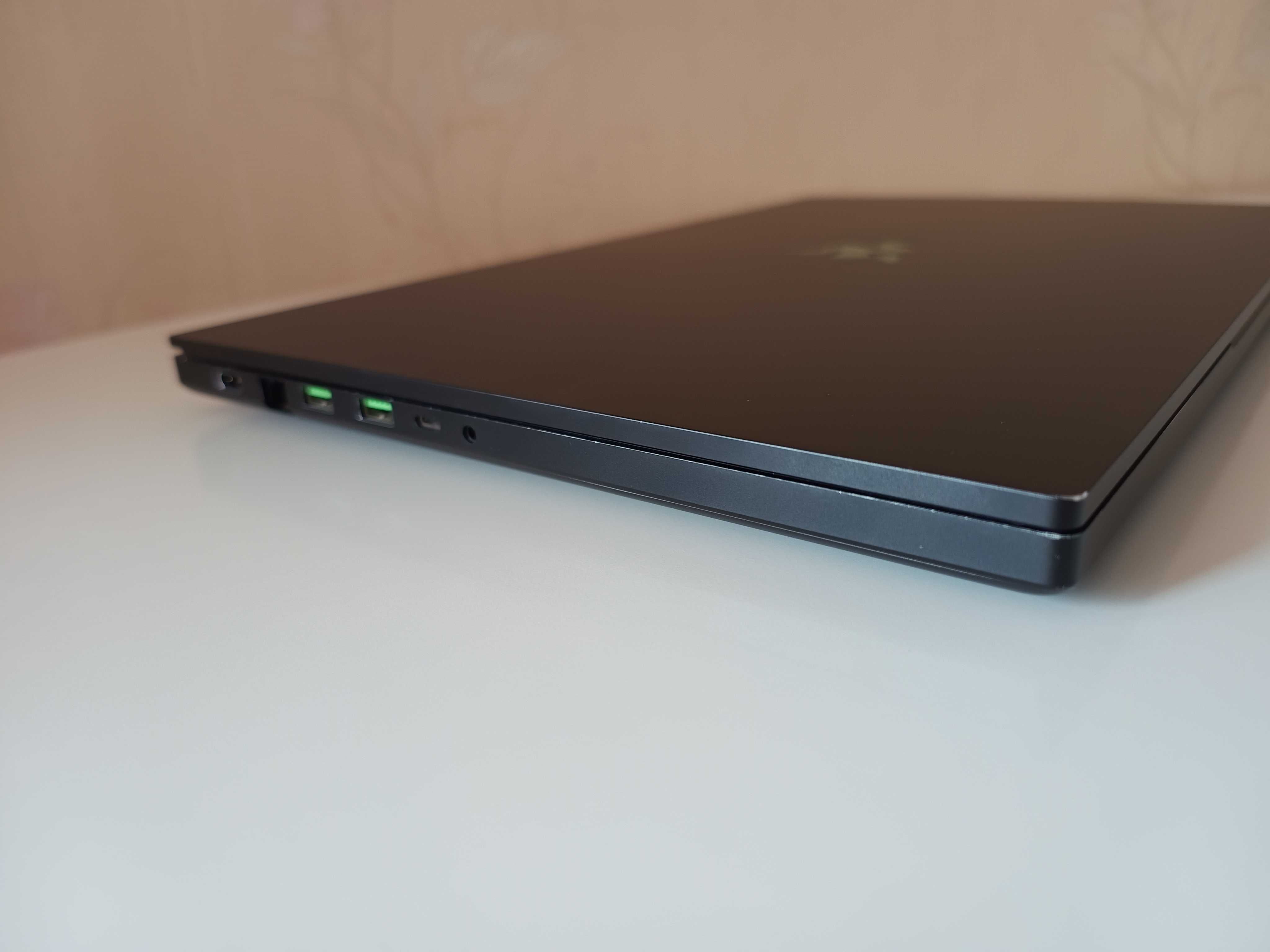 Razer Blade Pro 17  i7-8750H 64Gb nVIDIA RTX2070 Max-Q 8Gb SSD1T 300Hz