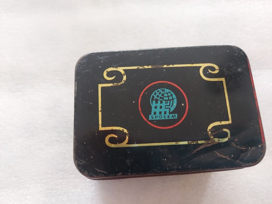 Metalowe pudełko po herbacie indyjskiej PRL vintage