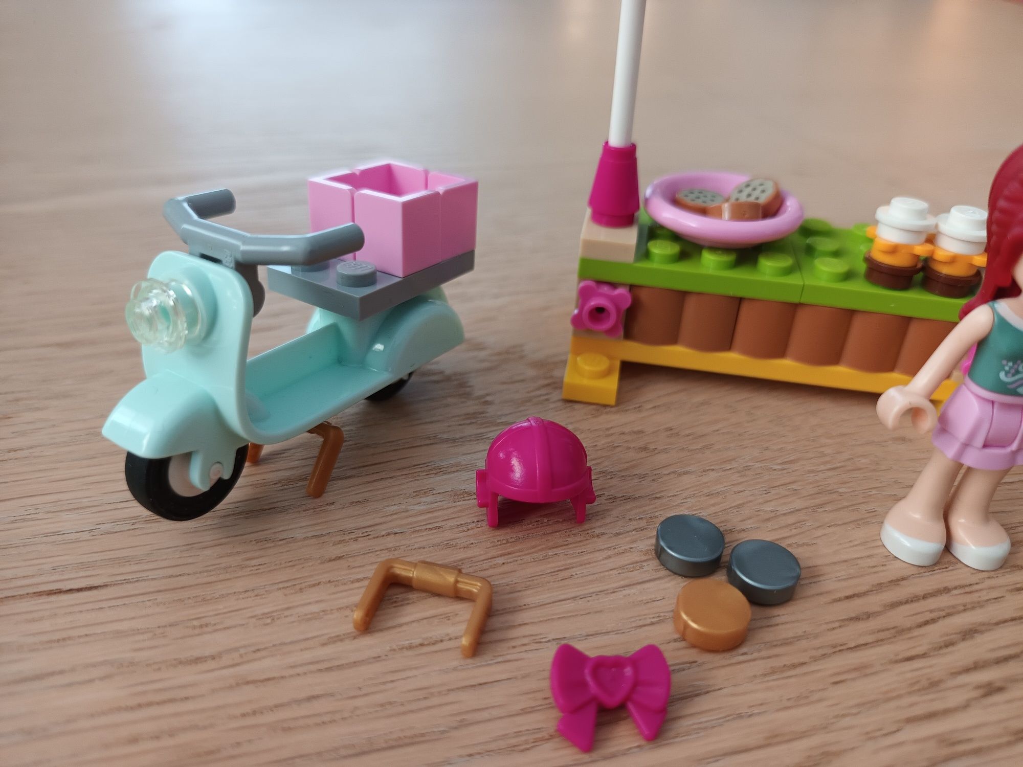 Lego friends stoisko z lemoniadą