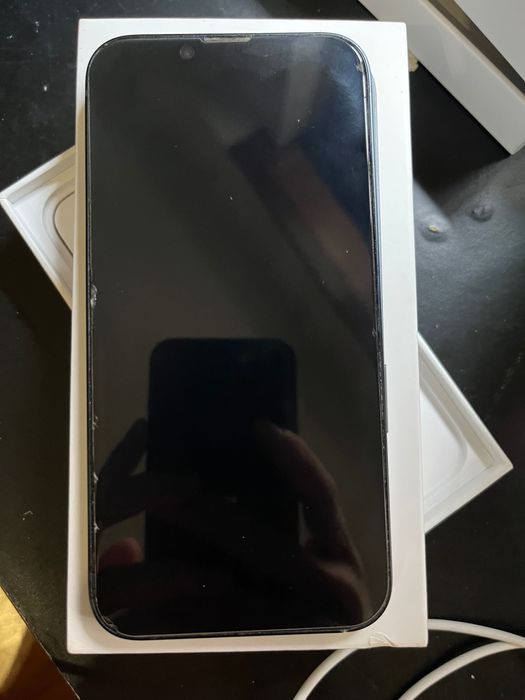 iPhone 13 128GB marcas de uso