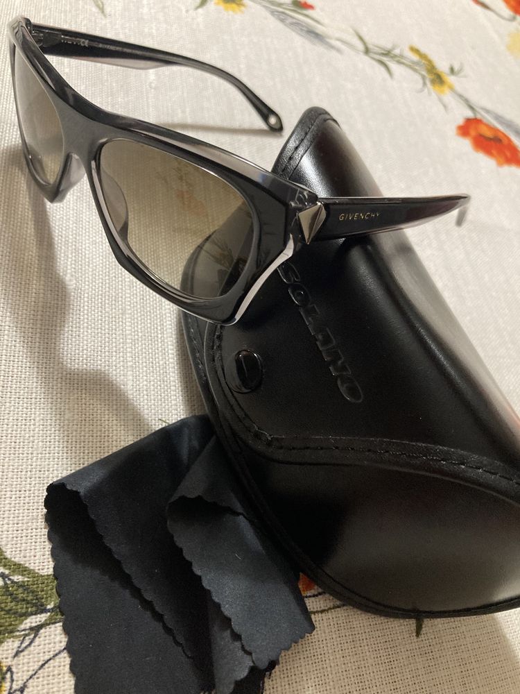 Rezerwacja okulary Givenchy