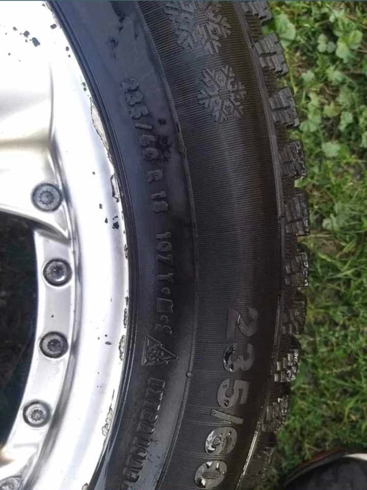 Felgi wraz z oponami zimowe 235/60r18