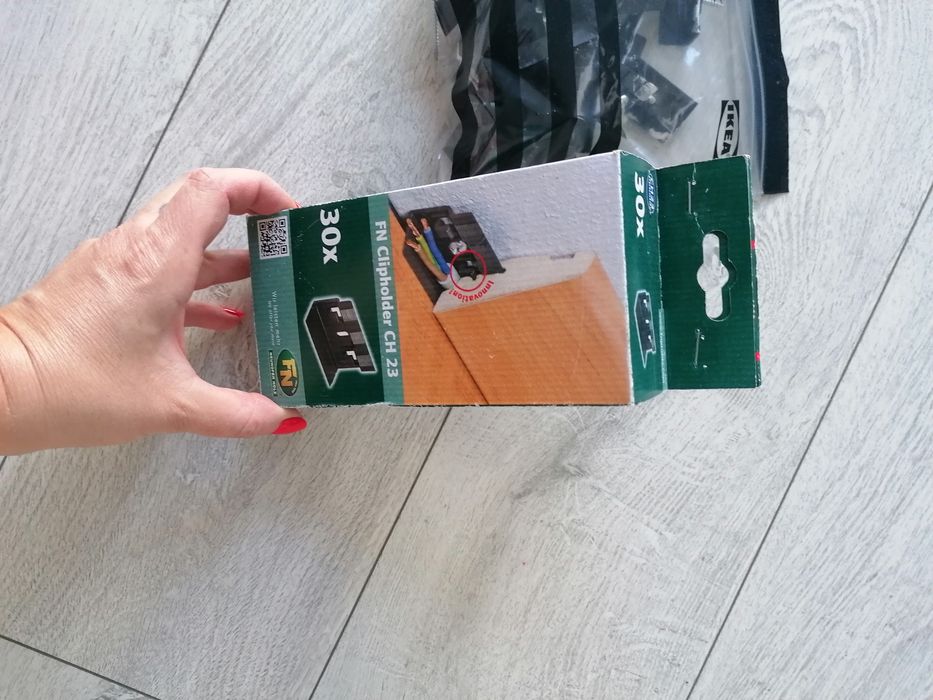 Klipsy do montażu listw przypodłogowych