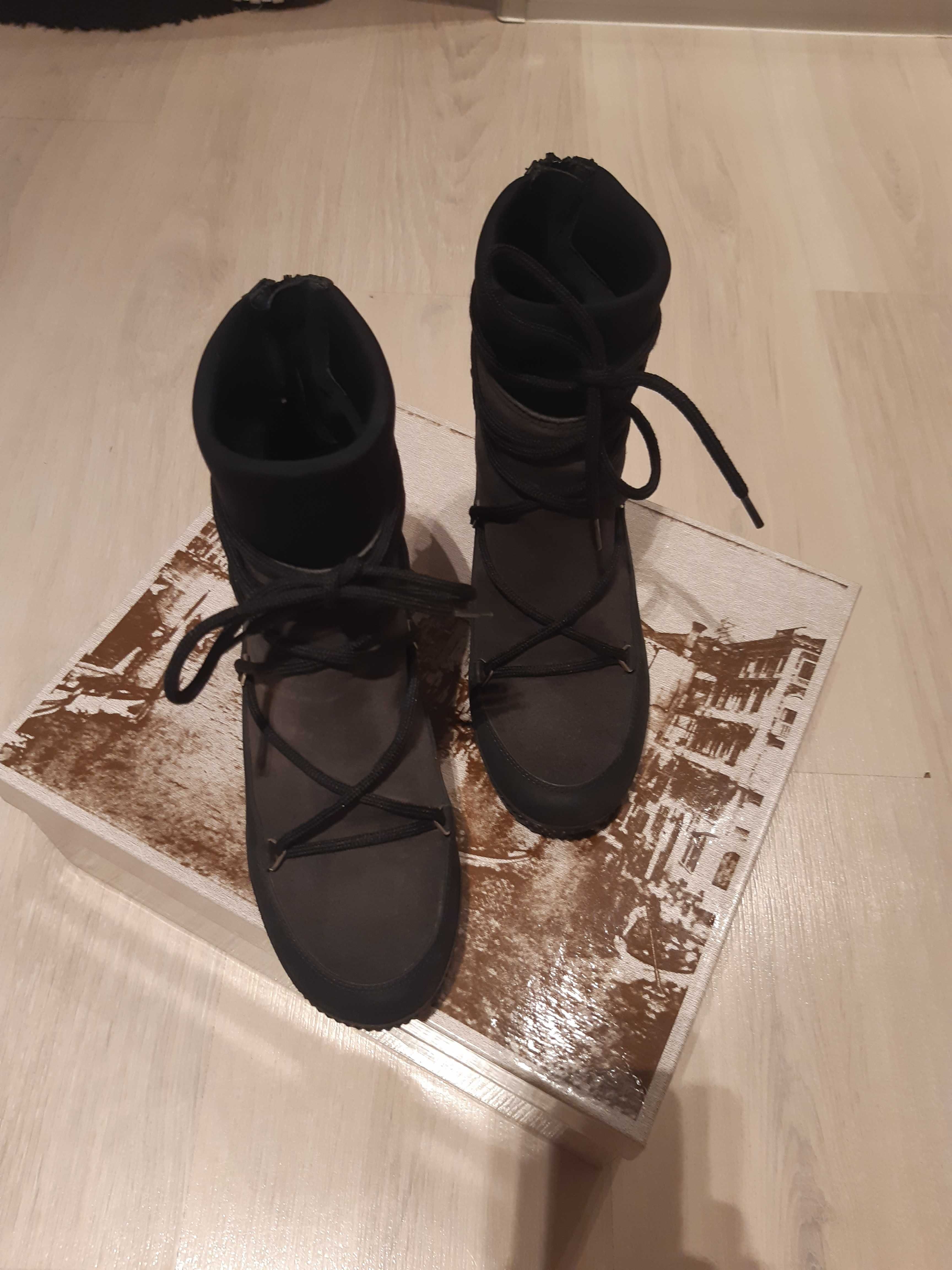 Sprzedam buty- botki na koturnie