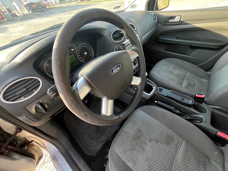 ford focus 1.6 2007, klima, hak, jezdzi skręca hamuje :)