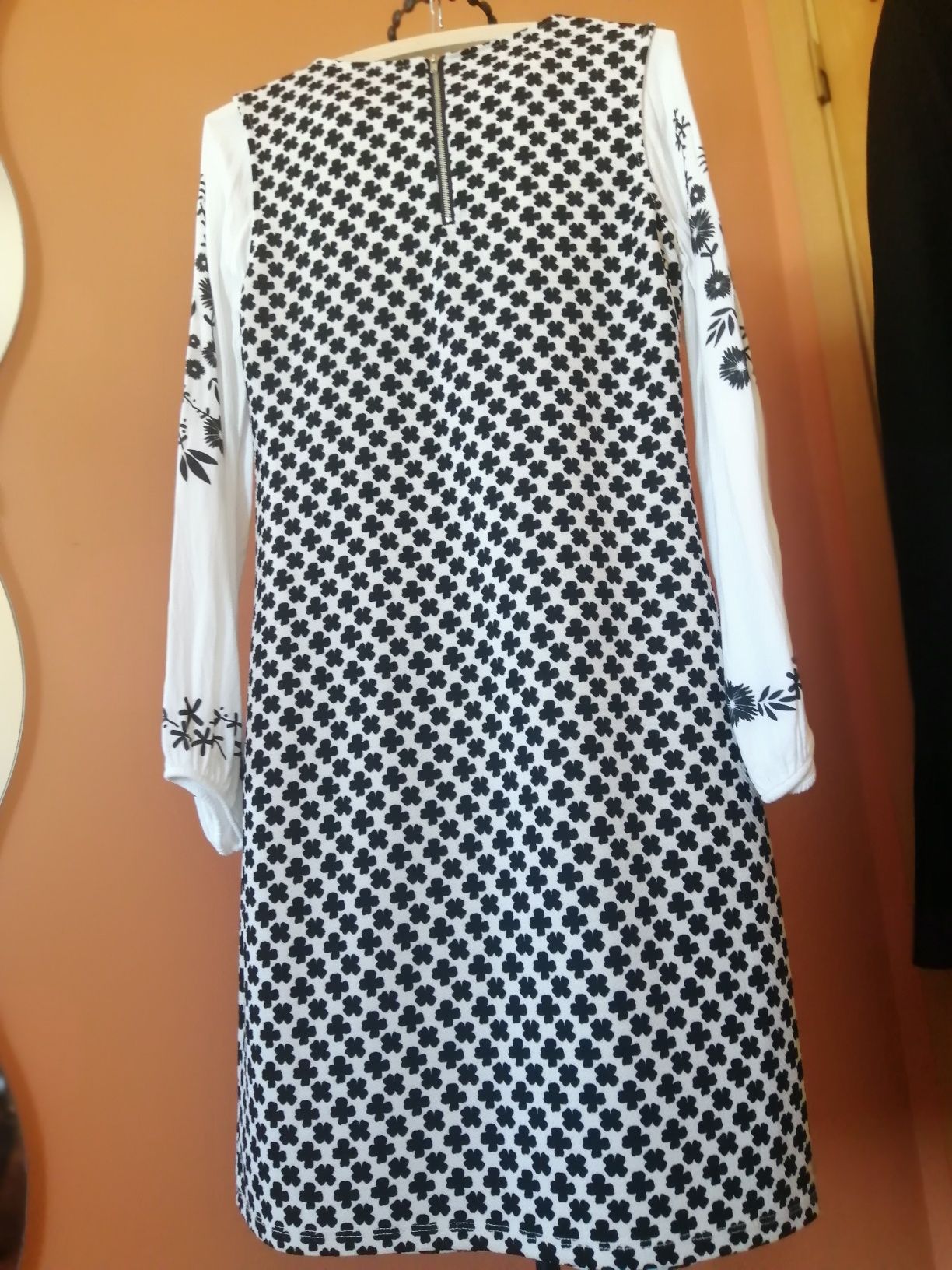 Vestido e blusa preto e branco M