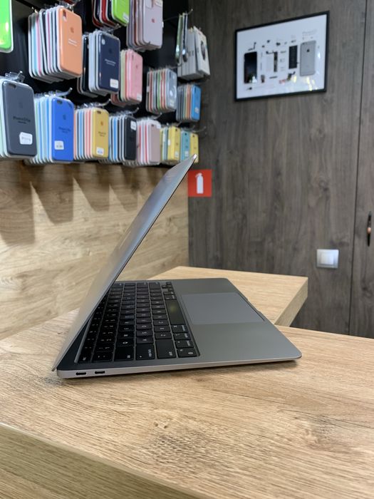 Ноутбук MacBook Air 13 2020 M1 8/256Gb Space Gray 86% Магазин Гарантія