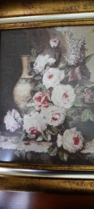 Картина вишита хрестом "Мармурові троянди"