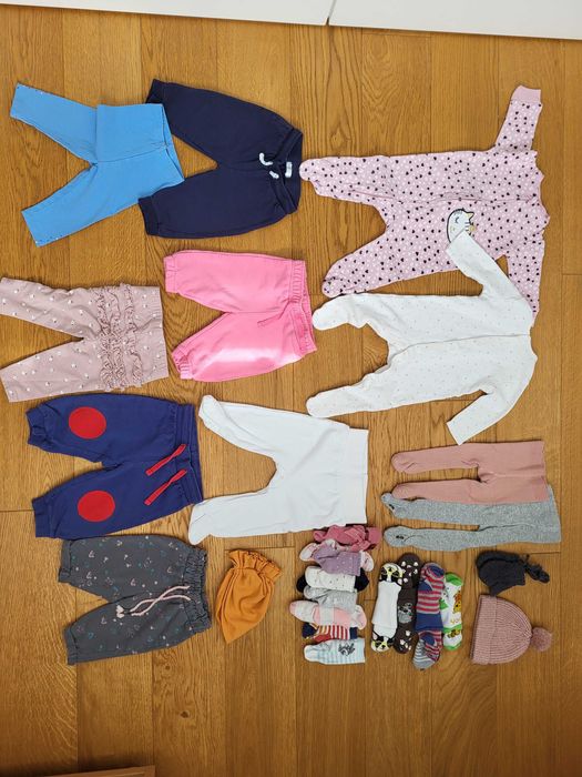 Ubranka dla dziewczynki 68. Po jednym dziecku.