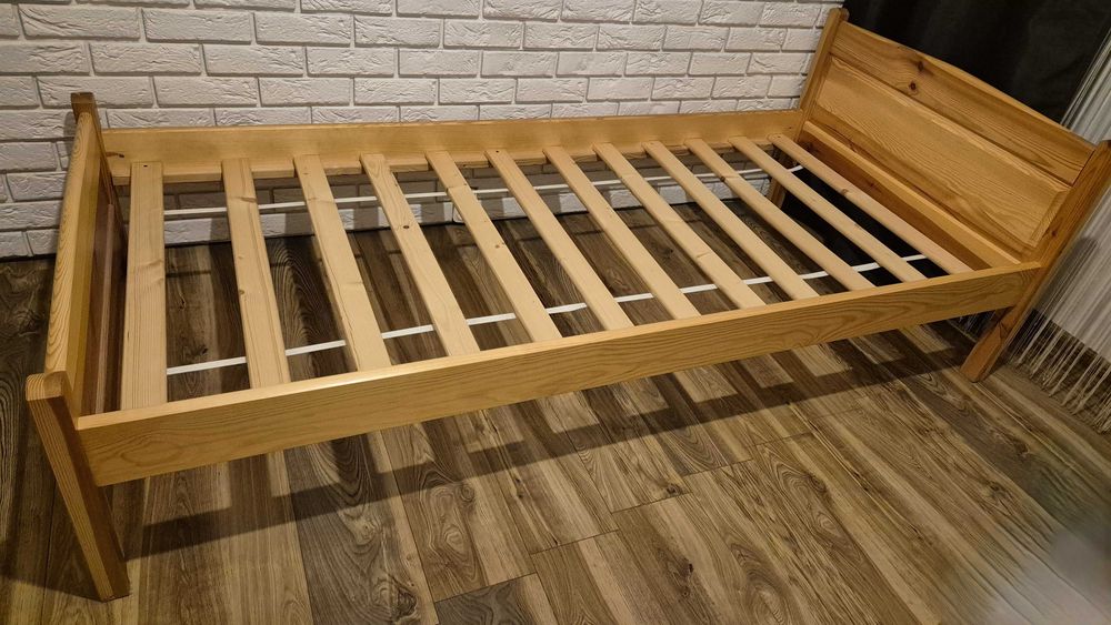Łóżko drewniane 90x200 ze stelażem