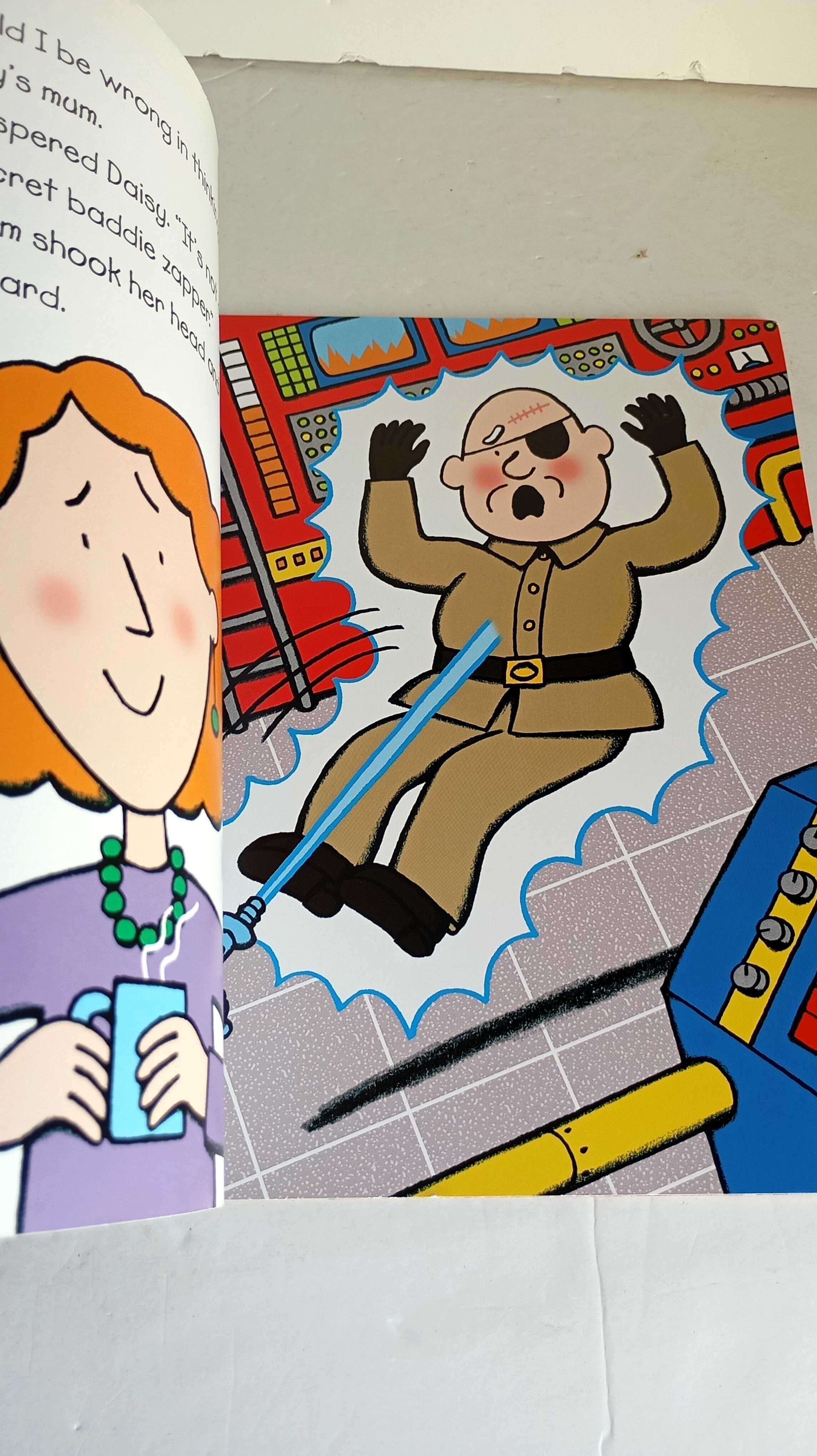 006 and a Bit - A Daisy Book - Livro em Inglês