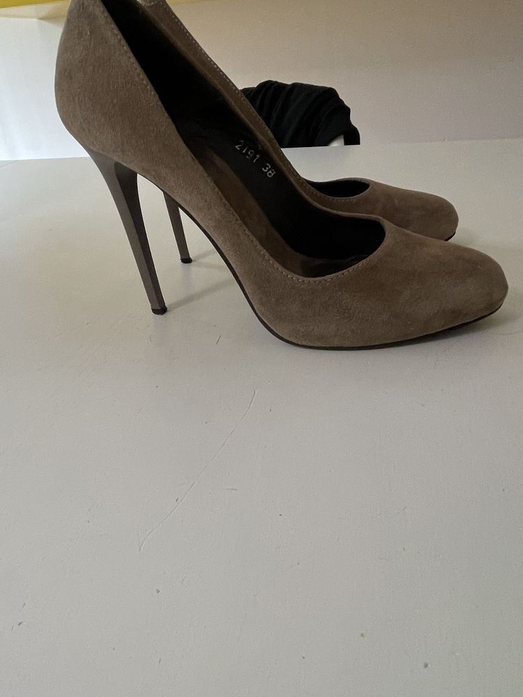 Sapato alto camurca camel - PROF.