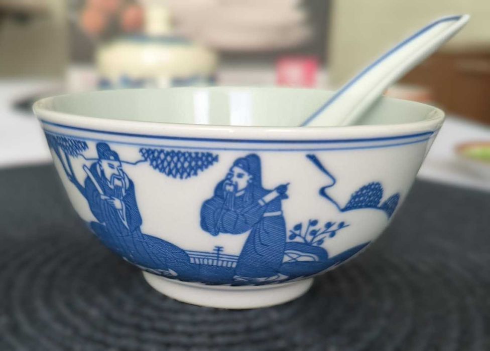 2 chińskie miseczki z łyżeczkami