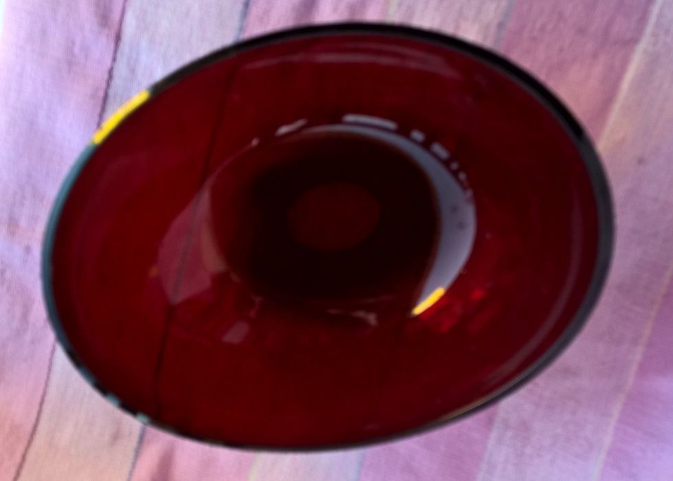 Taça oval em acrílico vermelho