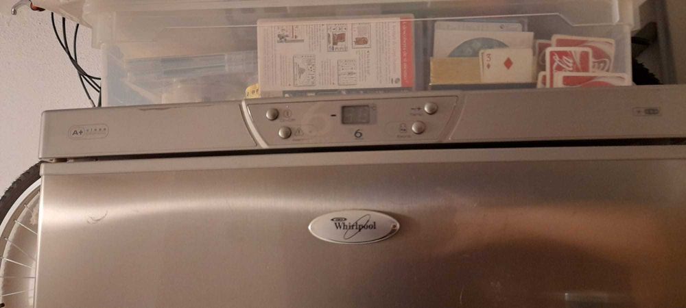 Arca Congeladora Vertical Whirlpool 6th Sense – Inox Categoria A