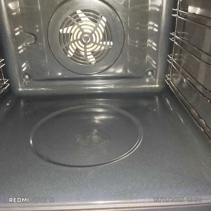 Forno elétrico Zanussi com timmer