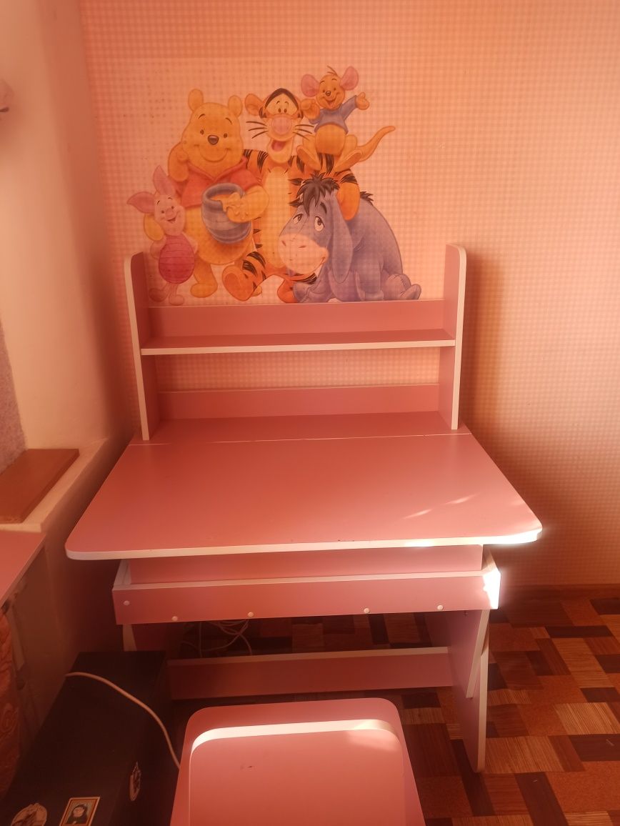 Столик-парта з стільцем дитячі.