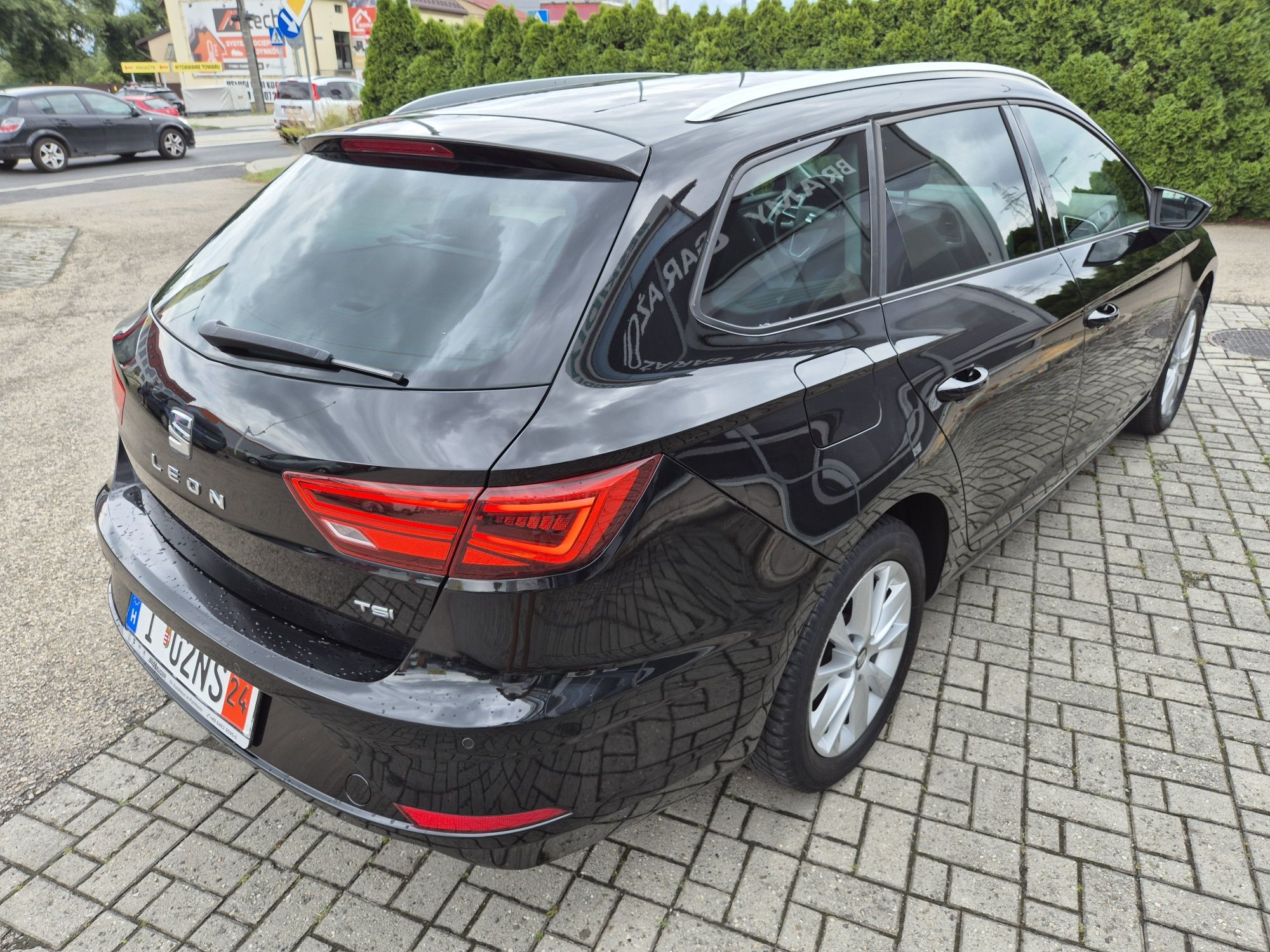 Leon 2017 rok benzyna 110KM full led navi z niemiec oplacone