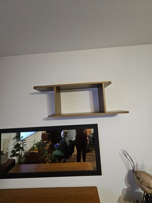 Polka wisząca na ścianę