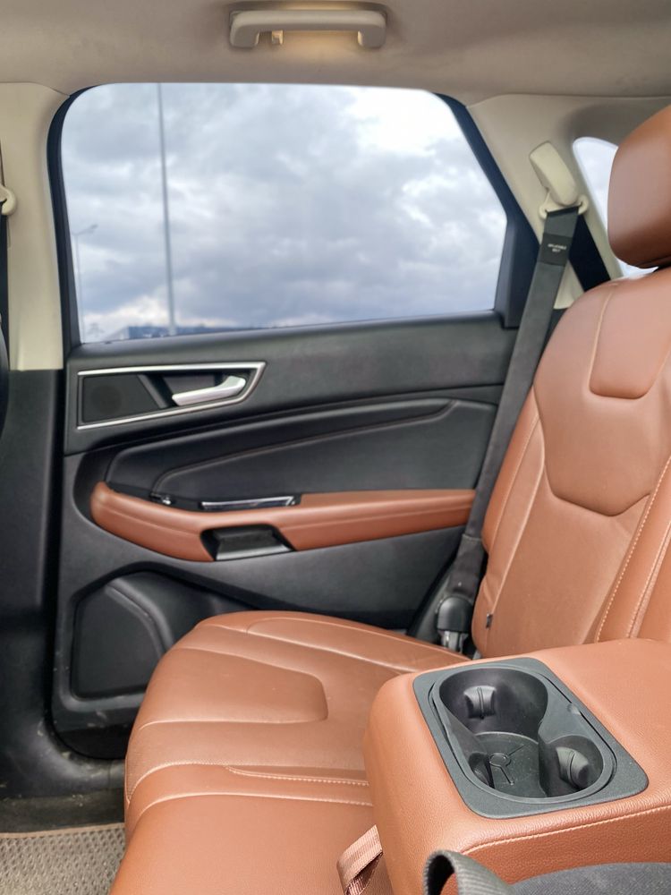 Ford Edge titanium