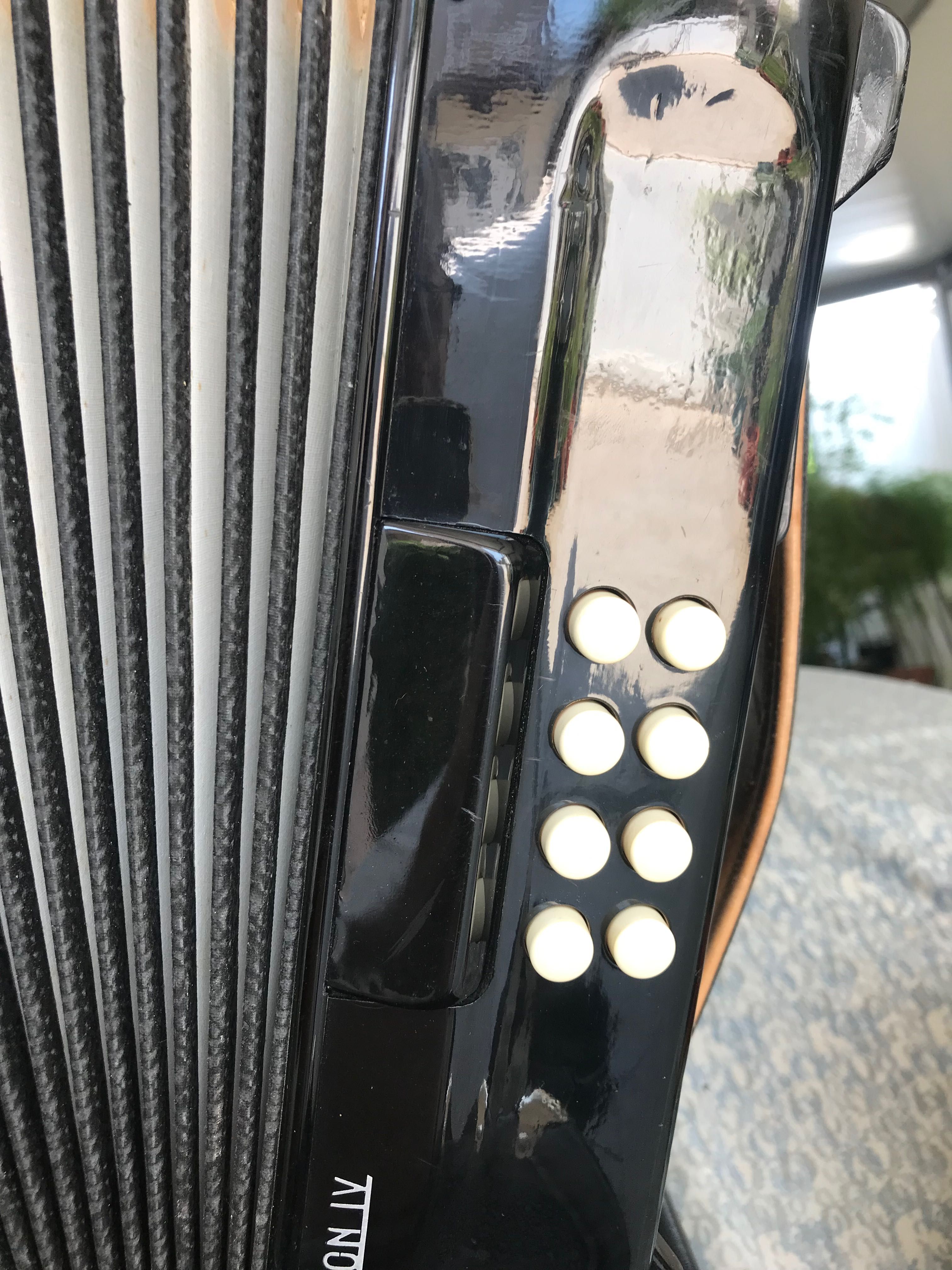 Vendo concertina em muito bom estado da Famosa marca Adria