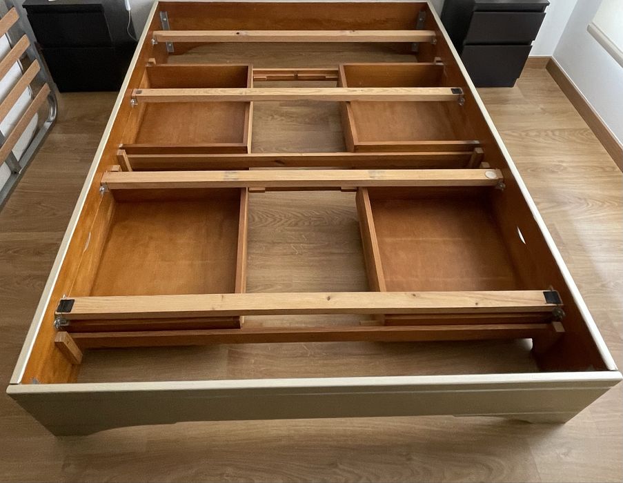 Sommier em madeira maciça