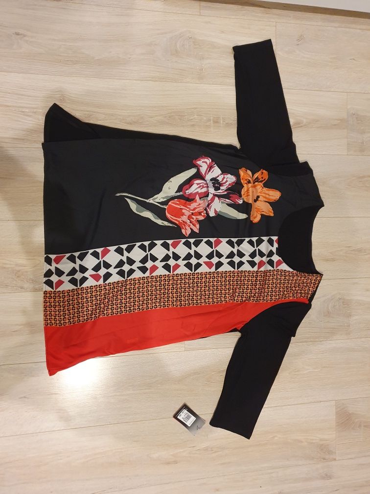 Piękna elegancka długa bluzka wzorzysta