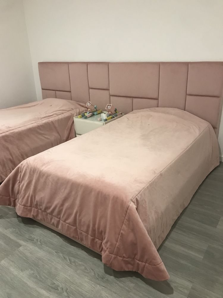 Cama dupla rosa com estrado elevatorio