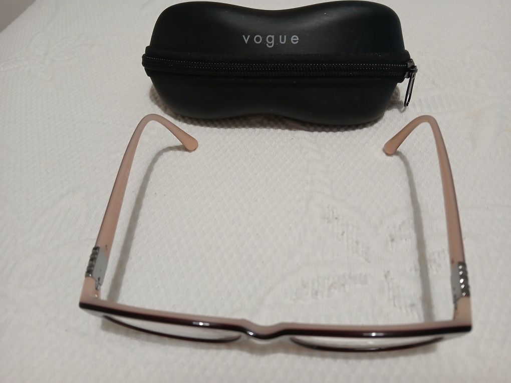 Óculos Vogue  vermelho escuro