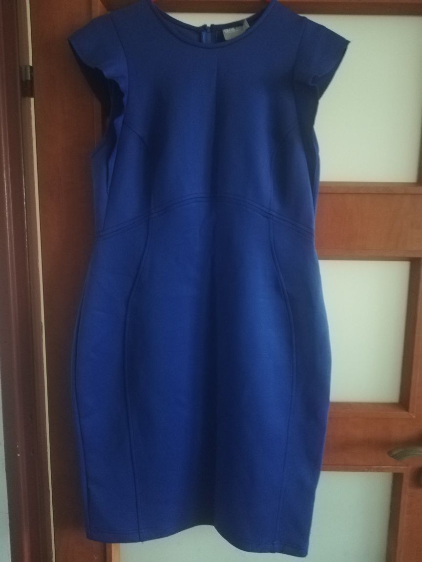 Niebieska chabrowa ołówkowa sukienka